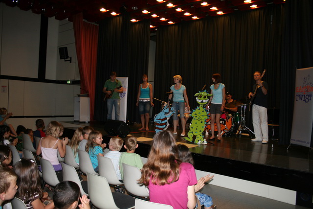 gal/2009/2009 Bildungszentrum Gelsenkirchen - aktiver Ferienstart 02.07/2009 Saitentwist Bildungszen Gelsenk aktiver Ferienstart 02.07. 026.jpg